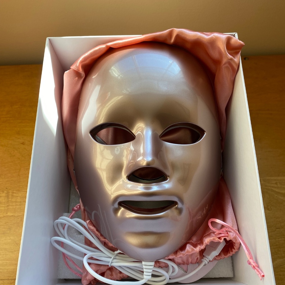 Sculpt LED Lighting Mask - Picture 3 of 3